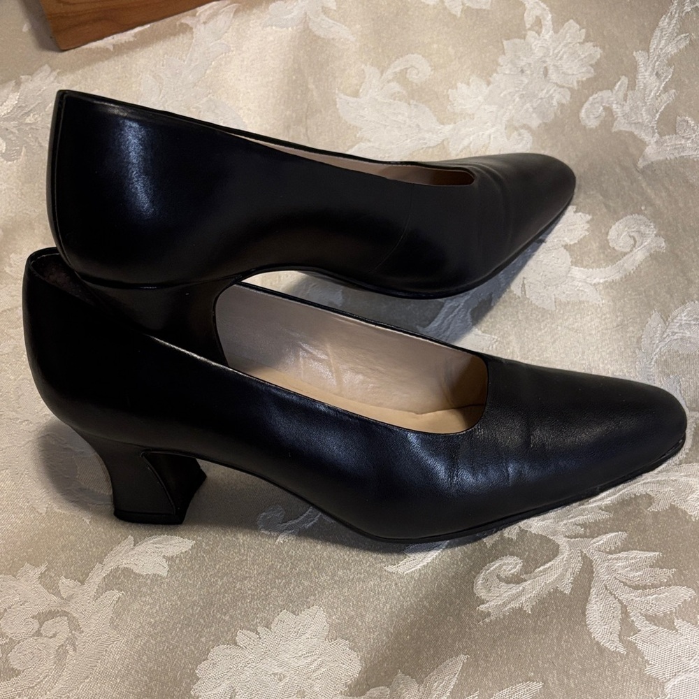 Vanessa Classic Black Women's Pumps